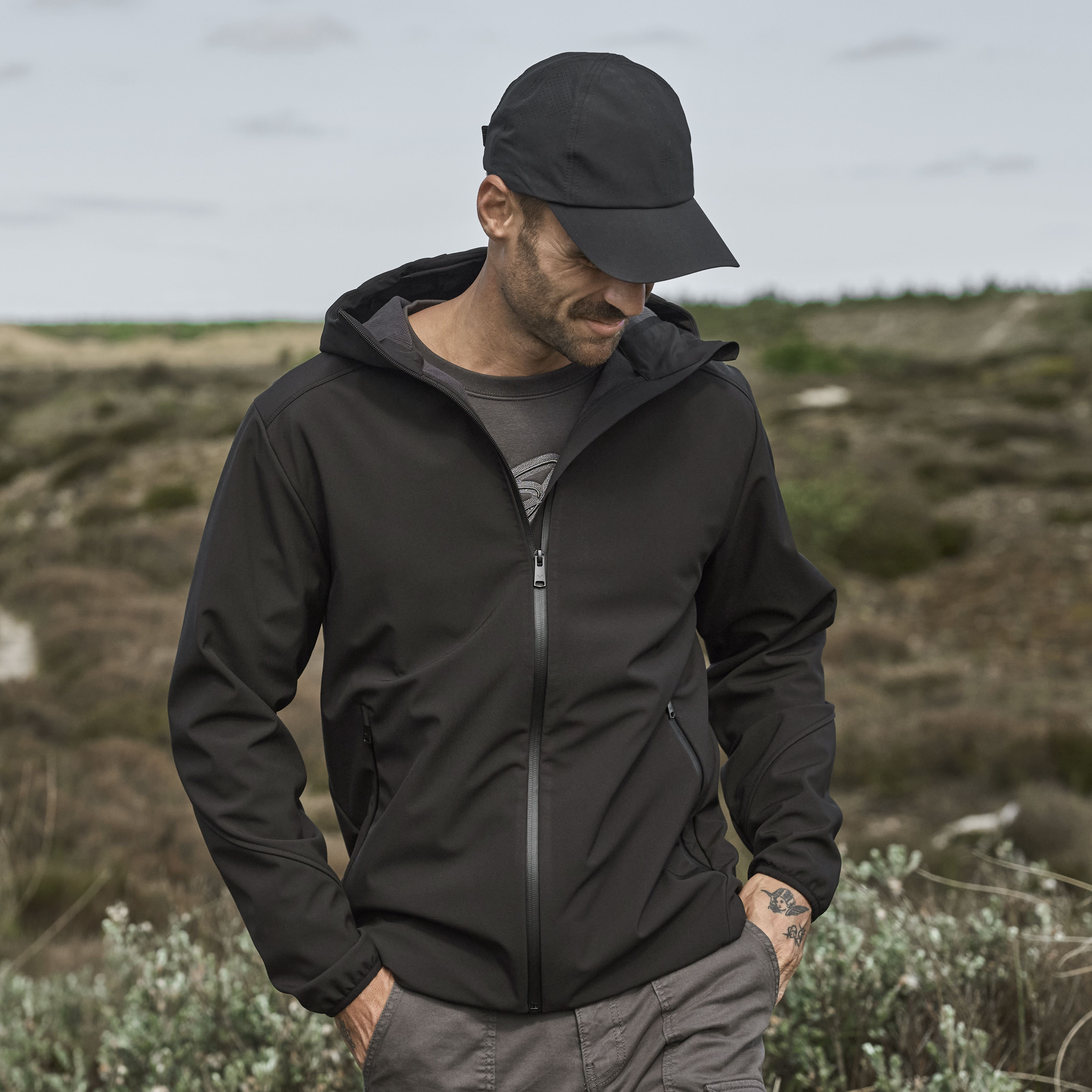 PERFORMANCE HOODED SOFTSHELL